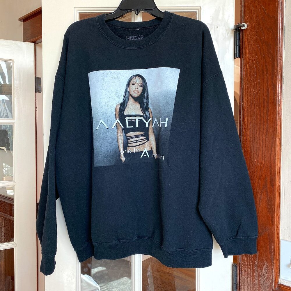 Aaliyah Sweatshirt size XL
